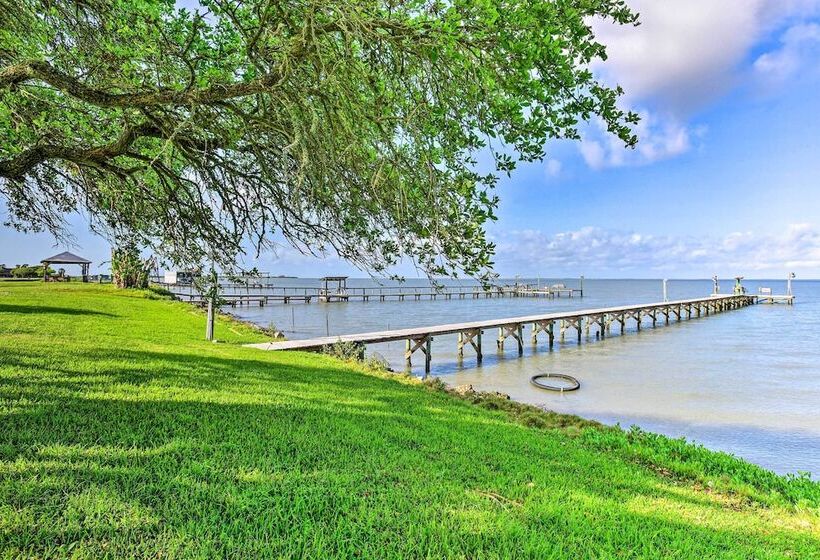 Las Brisas  Palacios Home   Fishing Pier & Kayaks