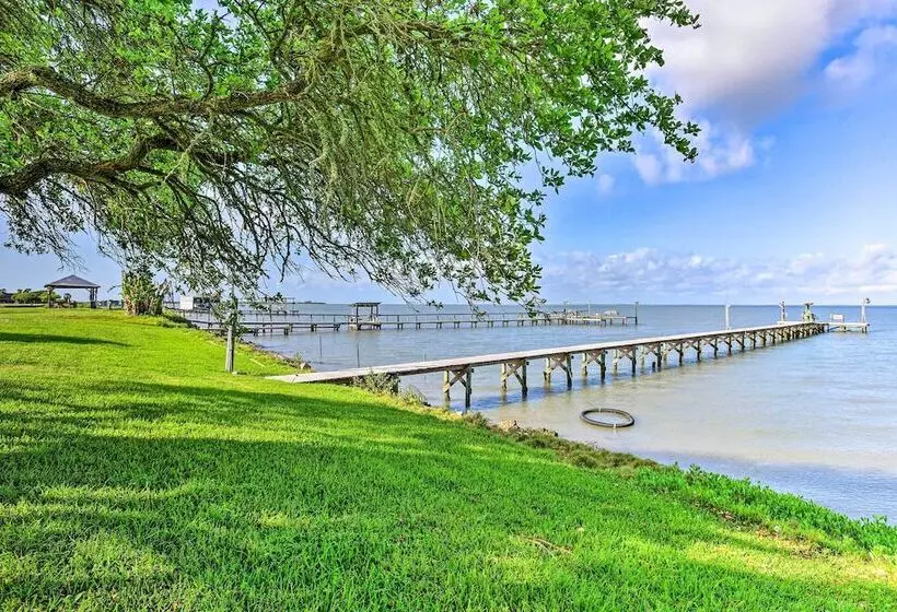 Las Brisas  Palacios Home   Fishing Pier & Kayaks