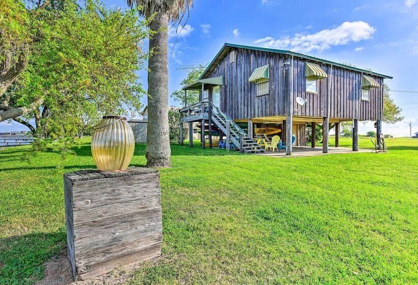 Las Brisas  Palacios Home   Fishing Pier & Kayaks