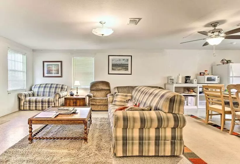 Las Brisas  Palacios Home   Fishing Pier & Kayaks