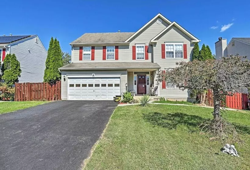 32 Mi To Dc: Lower Level Woodbridge Apt W/ Patio!