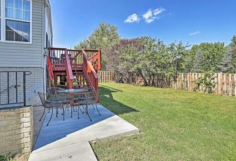 32 Mi To Dc: Lower Level Woodbridge Apt W/ Patio!