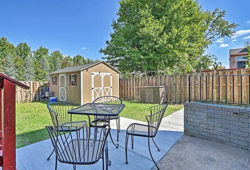 32 Mi To Dc: Lower Level Woodbridge Apt W/ Patio!