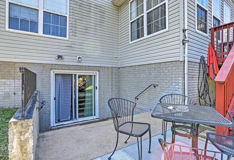 32 Mi To Dc: Lower Level Woodbridge Apt W/ Patio!