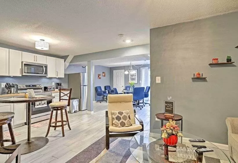 32 Mi To Dc: Lower Level Woodbridge Apt W/ Patio!