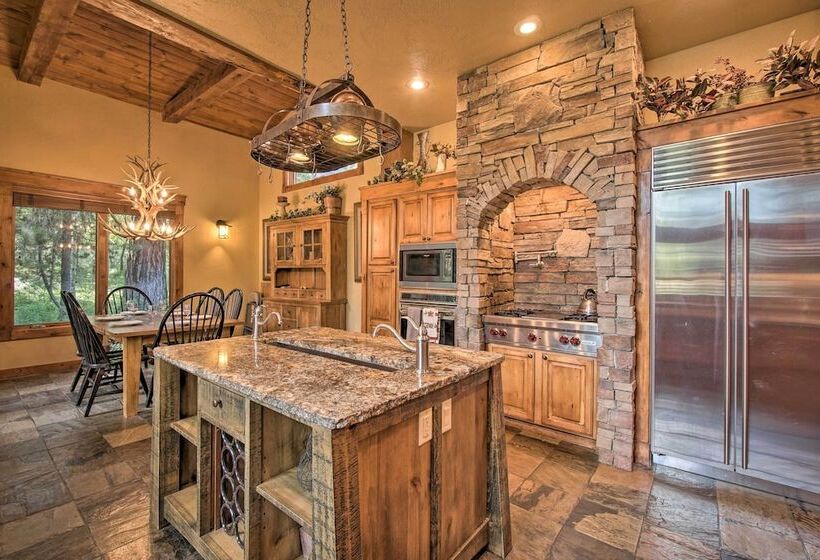 Luxe Mccall Cabin W/ Hot Tub ~ 8 Mi To Skiing