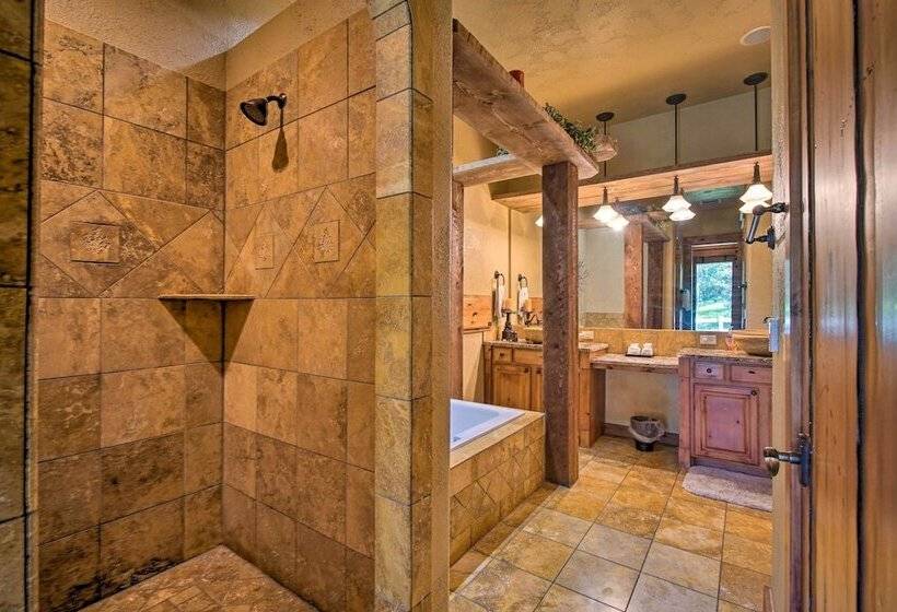 Luxe Mccall Cabin W/ Hot Tub ~ 8 Mi To Skiing