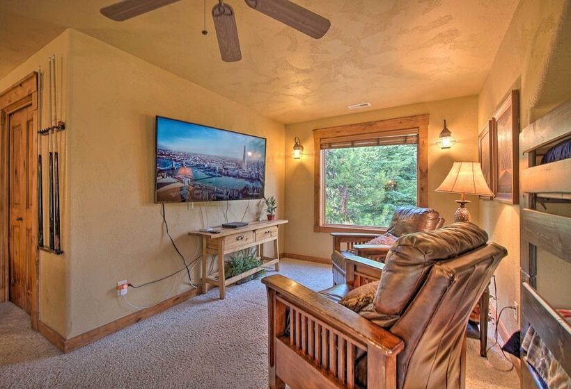 Luxe Mccall Cabin W/ Hot Tub ~ 8 Mi To Skiing