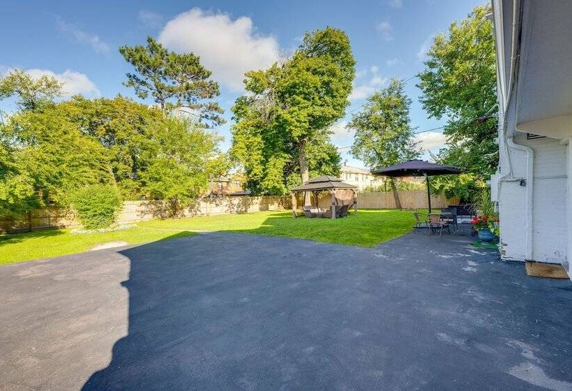 Luxurious Detroit Home Walk To Golf & Park!