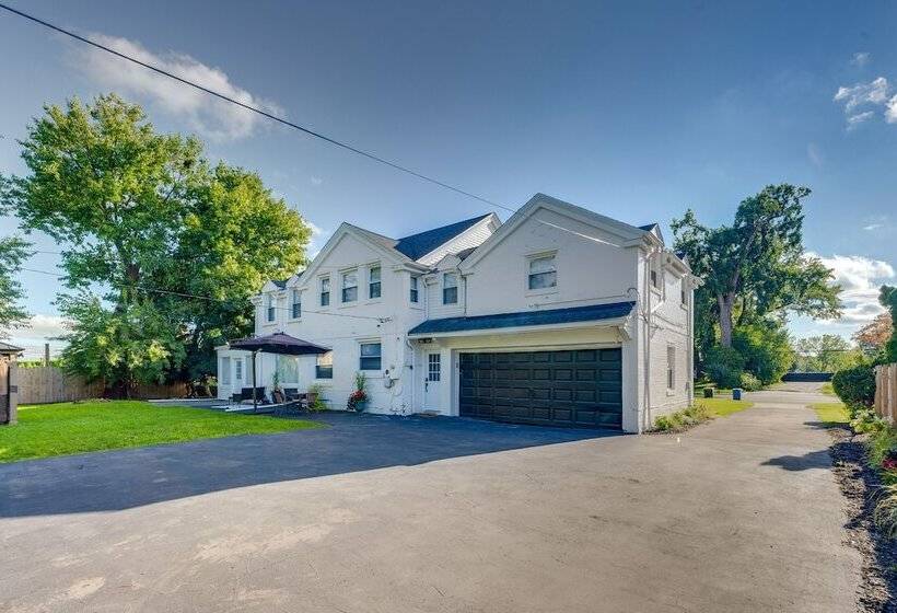 Luxurious Detroit Home Walk To Golf & Park!