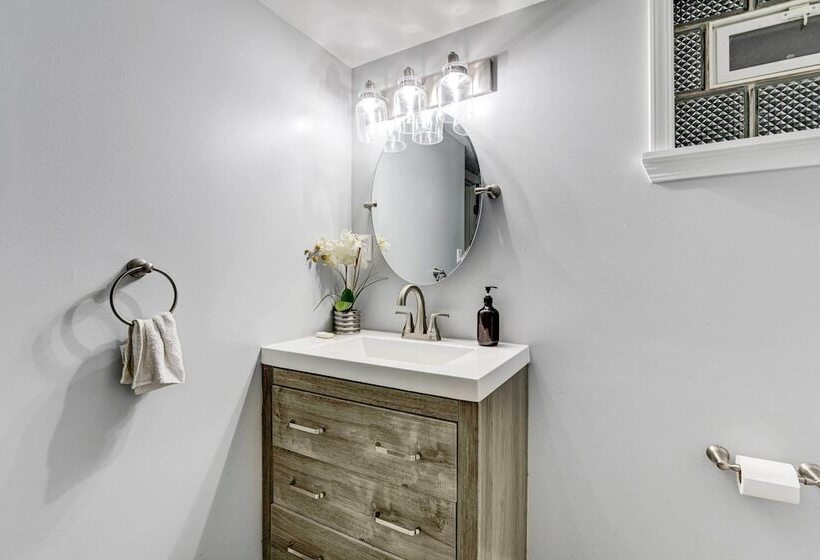 Luxurious Detroit Home Walk To Golf & Park!