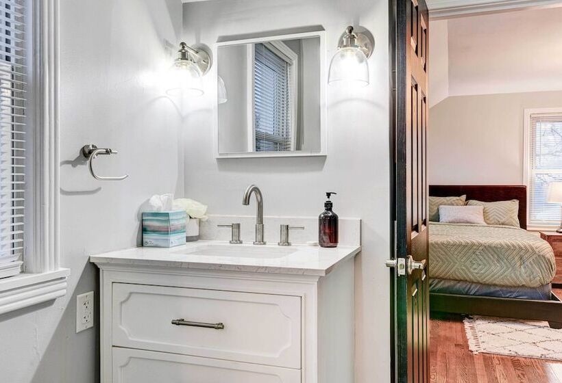 Luxurious Detroit Home Walk To Golf & Park!