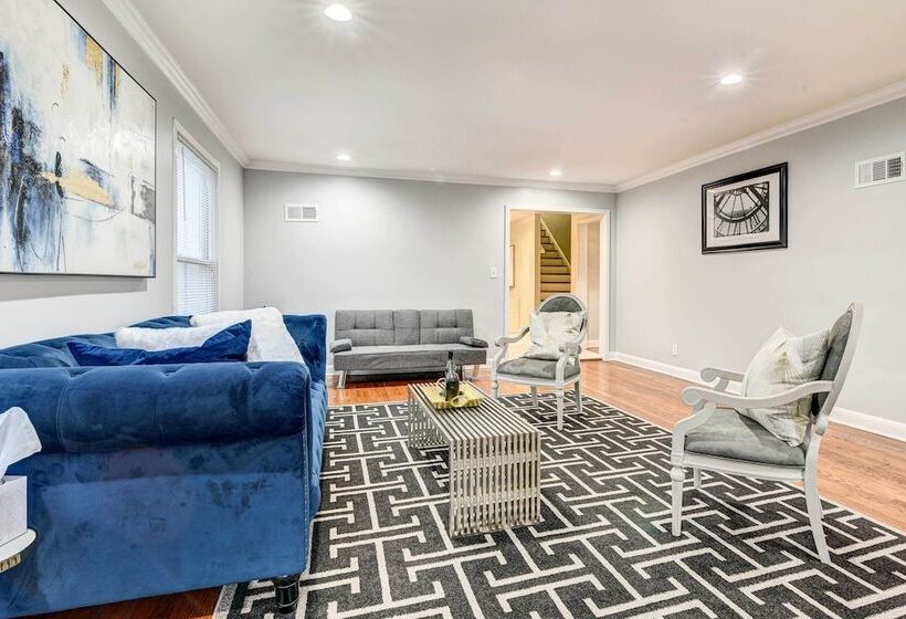 Luxurious Detroit Home Walk To Golf & Park!