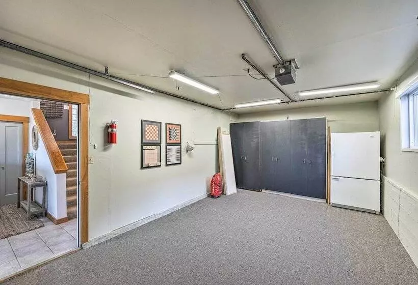 Mckees Beach House W/ Ocean Views, Hot Tub!