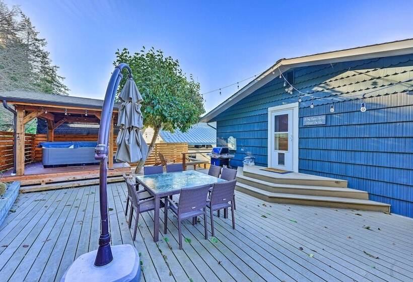 Mckees Beach House W/ Ocean Views, Hot Tub!