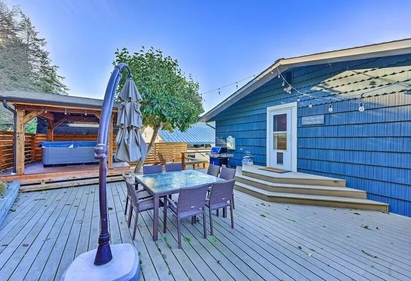 Mckees Beach House W/ Ocean Views, Hot Tub!