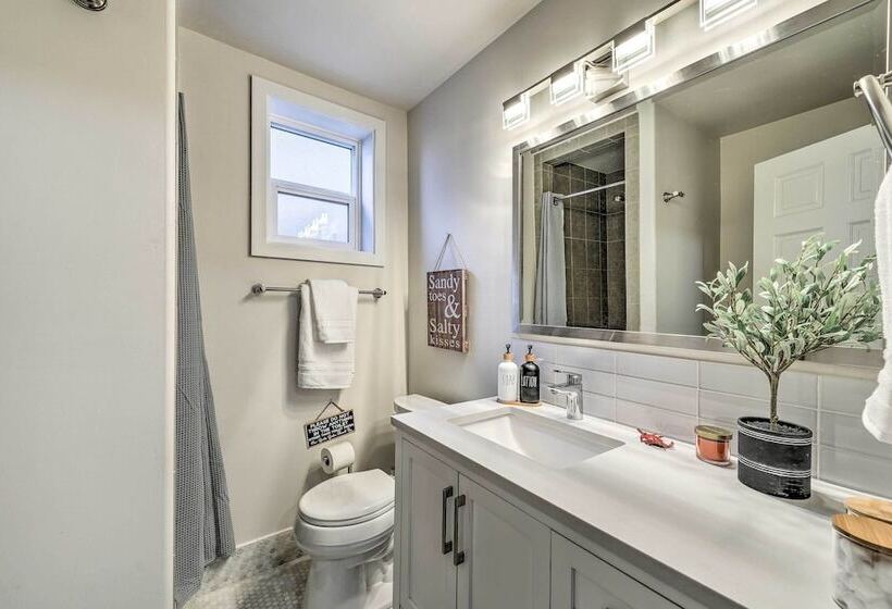 Mckees Beach House W/ Ocean Views, Hot Tub!