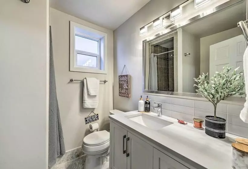 Mckees Beach House W/ Ocean Views, Hot Tub!