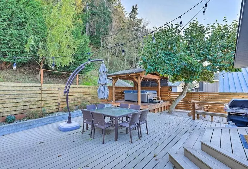 Mckees Beach House W/ Ocean Views, Hot Tub!