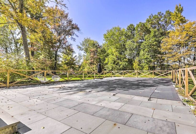 Modern Escape W/ Fire Pit, Near Lake Waramaug