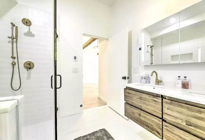 Modern Escape W/ Fire Pit, Near Lake Waramaug