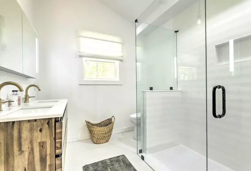 Modern Escape W/ Fire Pit, Near Lake Waramaug