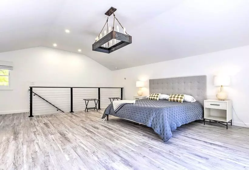 Modern Escape W/ Fire Pit, Near Lake Waramaug