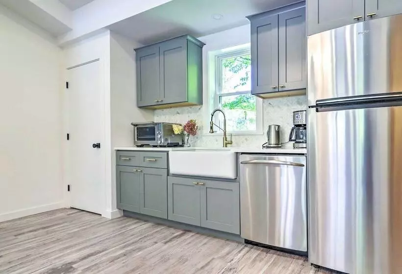 Modern Escape W/ Fire Pit, Near Lake Waramaug