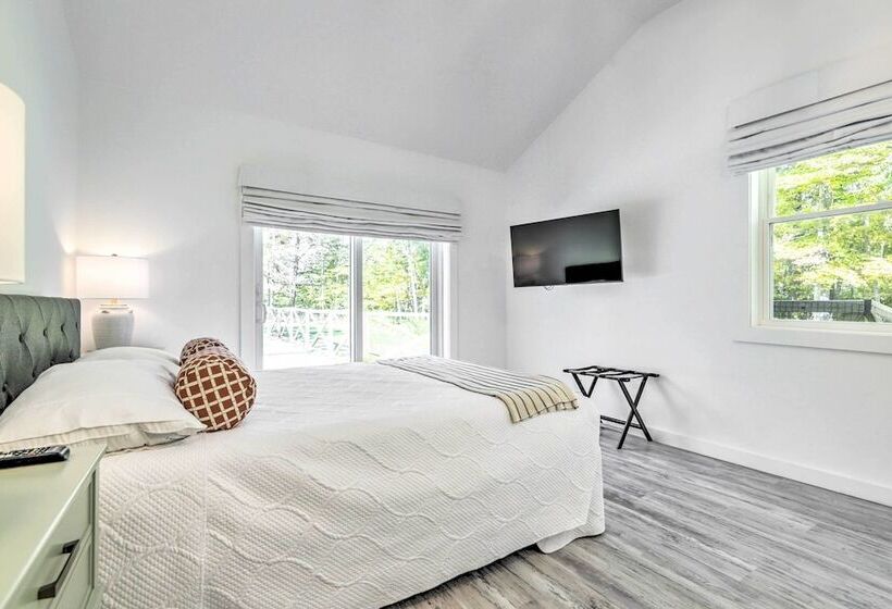 Modern Escape W/ Fire Pit, Near Lake Waramaug