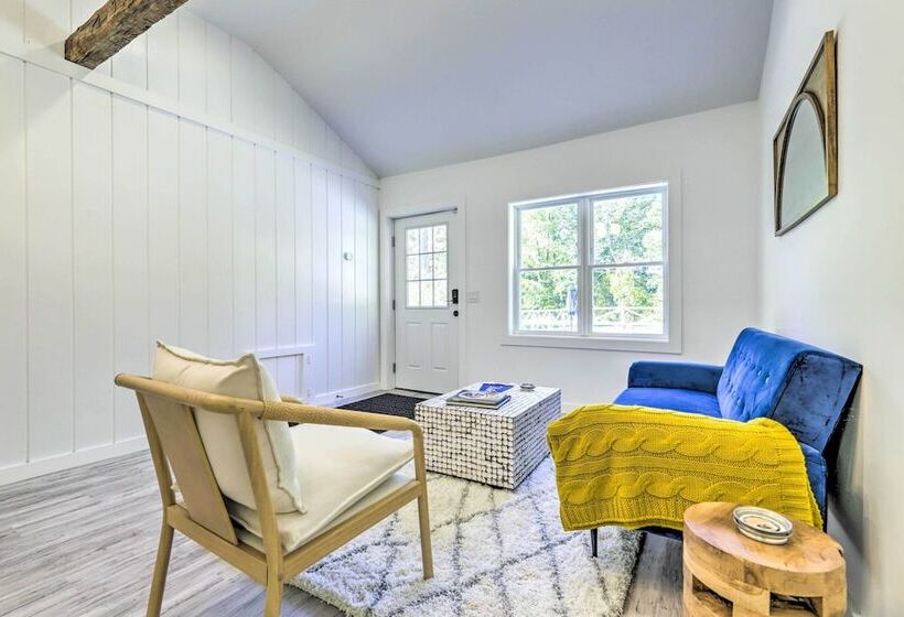 Modern Escape W/ Fire Pit, Near Lake Waramaug