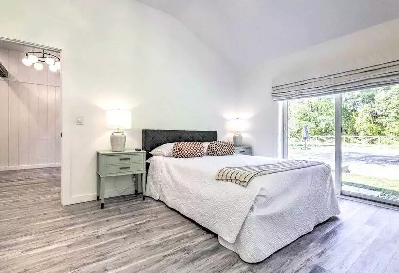 Modern Escape W/ Fire Pit, Near Lake Waramaug