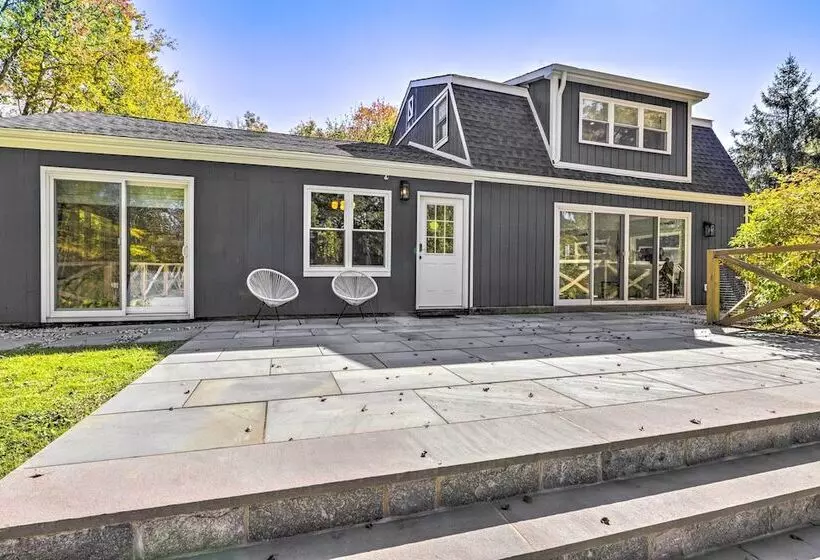 Modern Escape W/ Fire Pit, Near Lake Waramaug