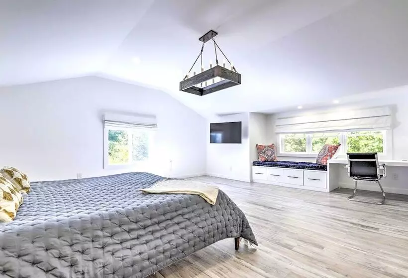 Modern Escape W/ Fire Pit, Near Lake Waramaug