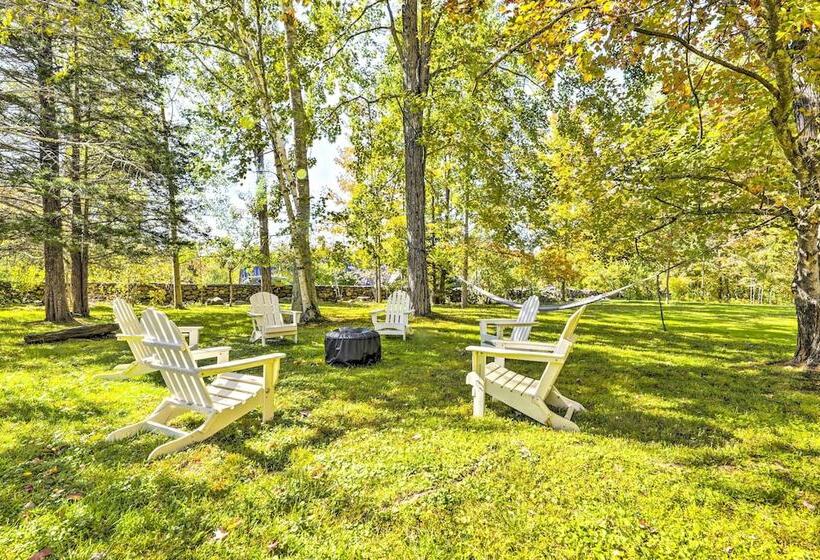 Modern Escape W/ Fire Pit, Near Lake Waramaug
