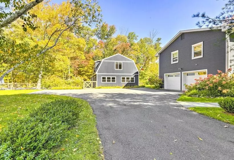 Modern Escape W/ Fire Pit, Near Lake Waramaug