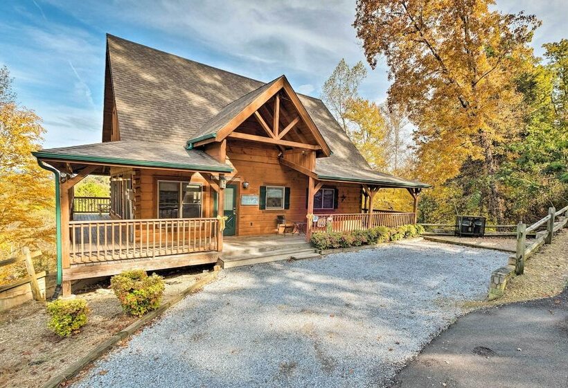 Pigeon Forge Cabin W/ Brand New Hot Tub & Views!