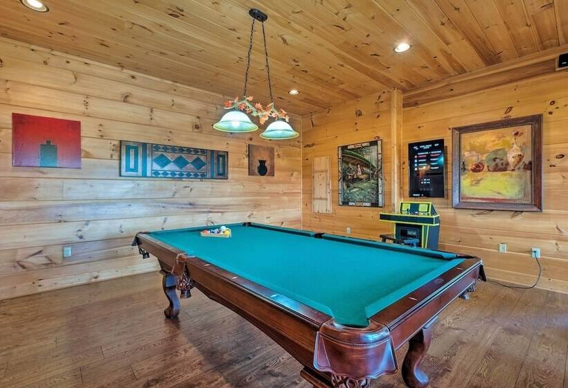 Pigeon Forge Cabin W/ Brand New Hot Tub & Views!