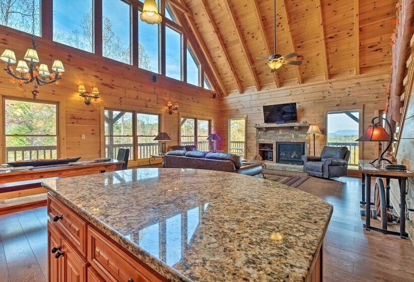 Pigeon Forge Cabin W/ Brand New Hot Tub & Views!