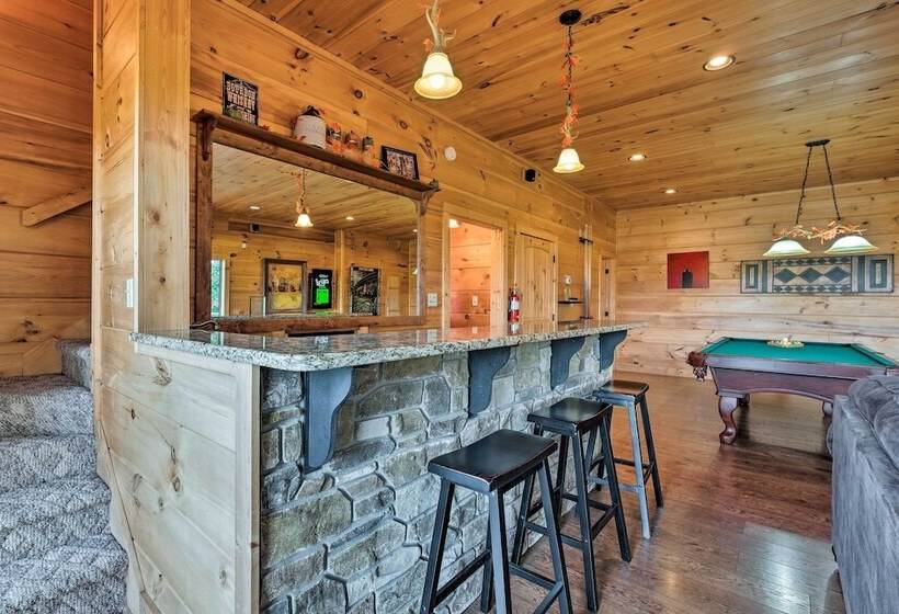 Pigeon Forge Cabin W/ Brand New Hot Tub & Views!