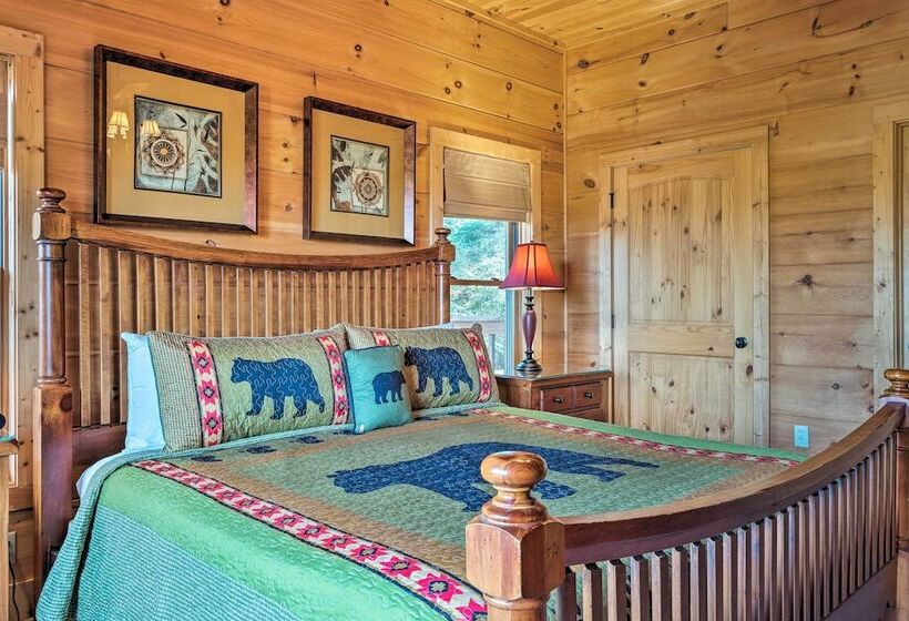 Pigeon Forge Cabin W/ Brand New Hot Tub & Views!