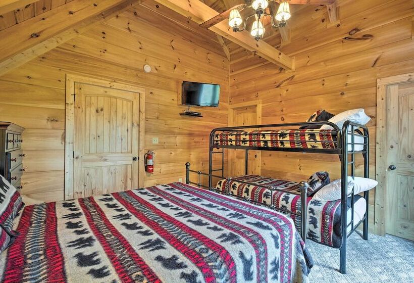 Pigeon Forge Cabin W/ Brand New Hot Tub & Views!