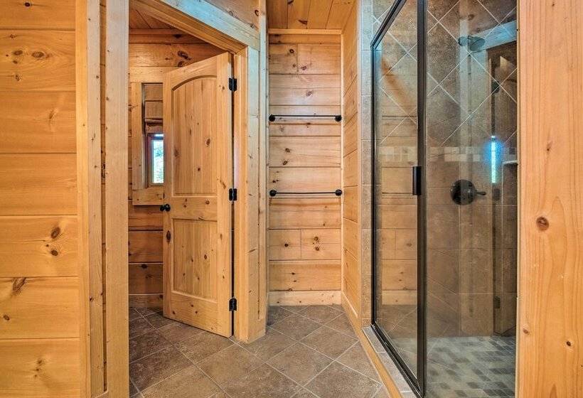 Pigeon Forge Cabin W/ Brand New Hot Tub & Views!