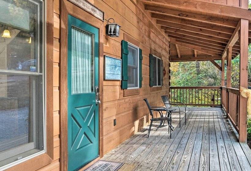Pigeon Forge Cabin W/ Brand New Hot Tub & Views!