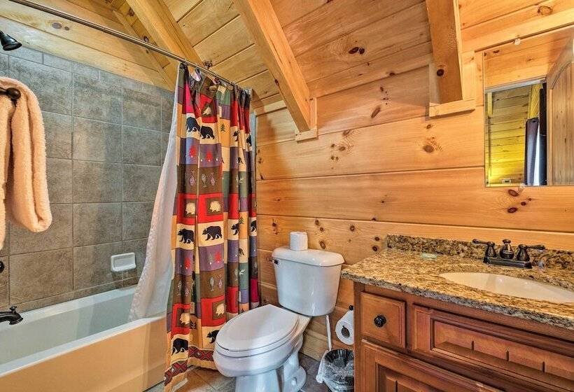 Pigeon Forge Cabin W/ Brand New Hot Tub & Views!