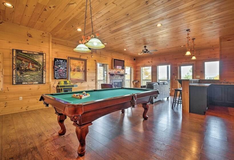 Pigeon Forge Cabin W/ Brand New Hot Tub & Views!
