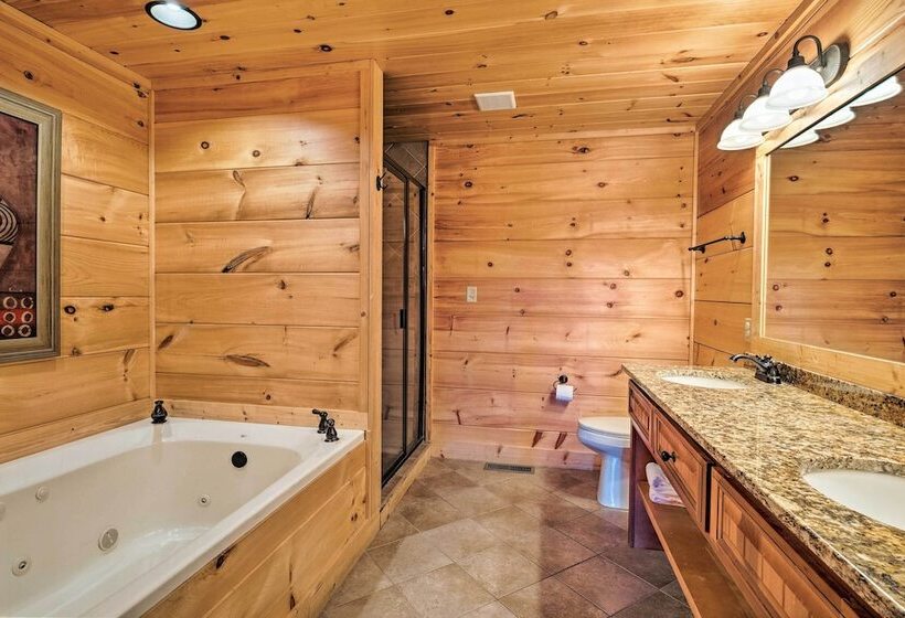 Pigeon Forge Cabin W/ Brand New Hot Tub & Views!