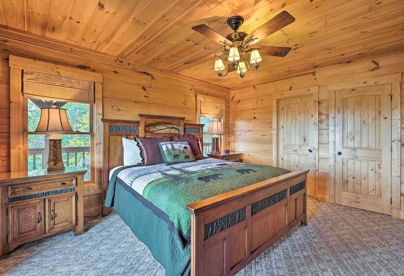 Pigeon Forge Cabin W/ Brand New Hot Tub & Views!