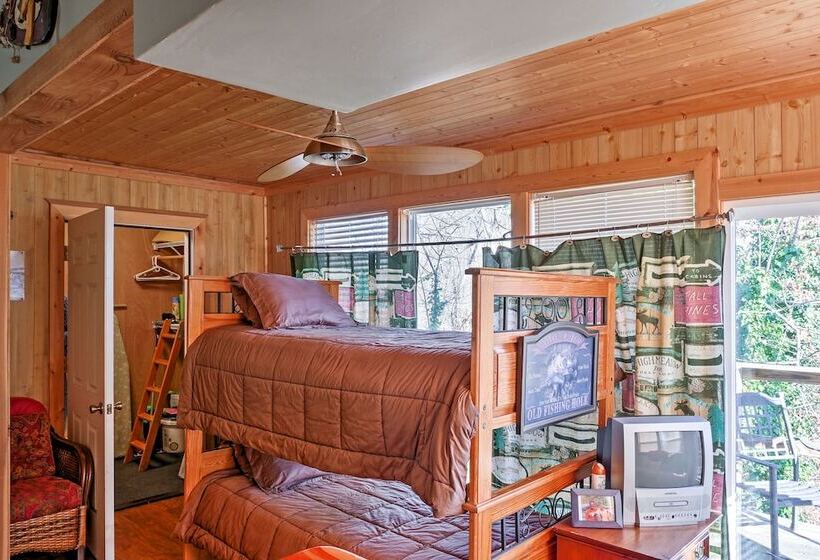 Paradise Cove  Cabin W/ Boathouse & Dock