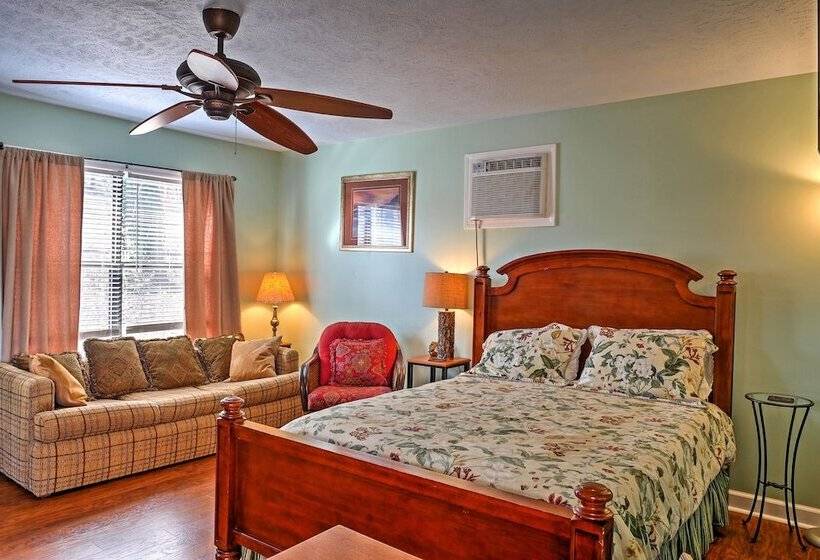 Paradise Cove  Cabin W/ Boathouse & Dock