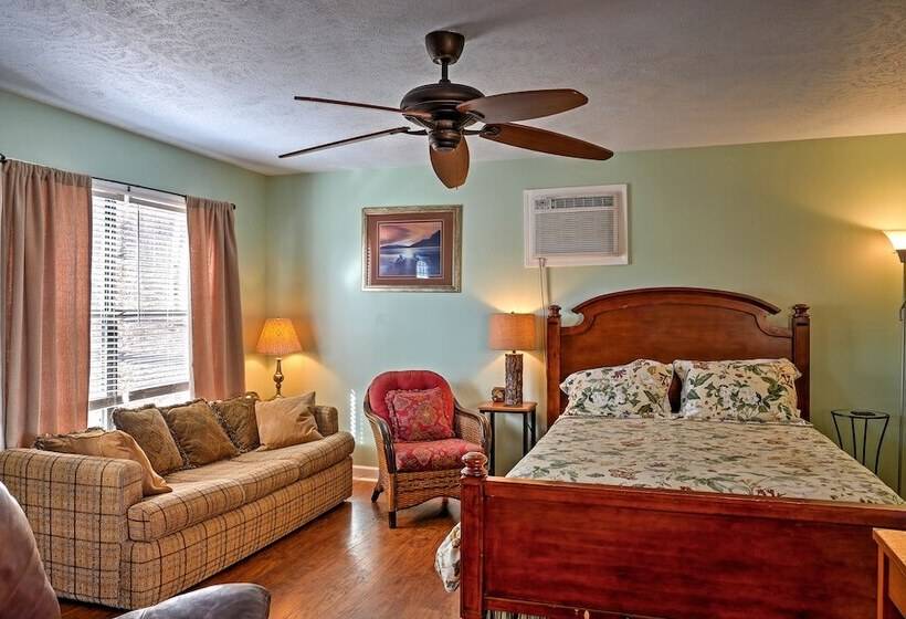 Paradise Cove  Cabin W/ Boathouse & Dock